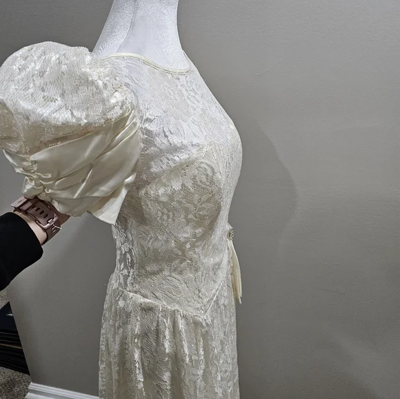 Vintage Wedding Dress - Picture 6 of 8